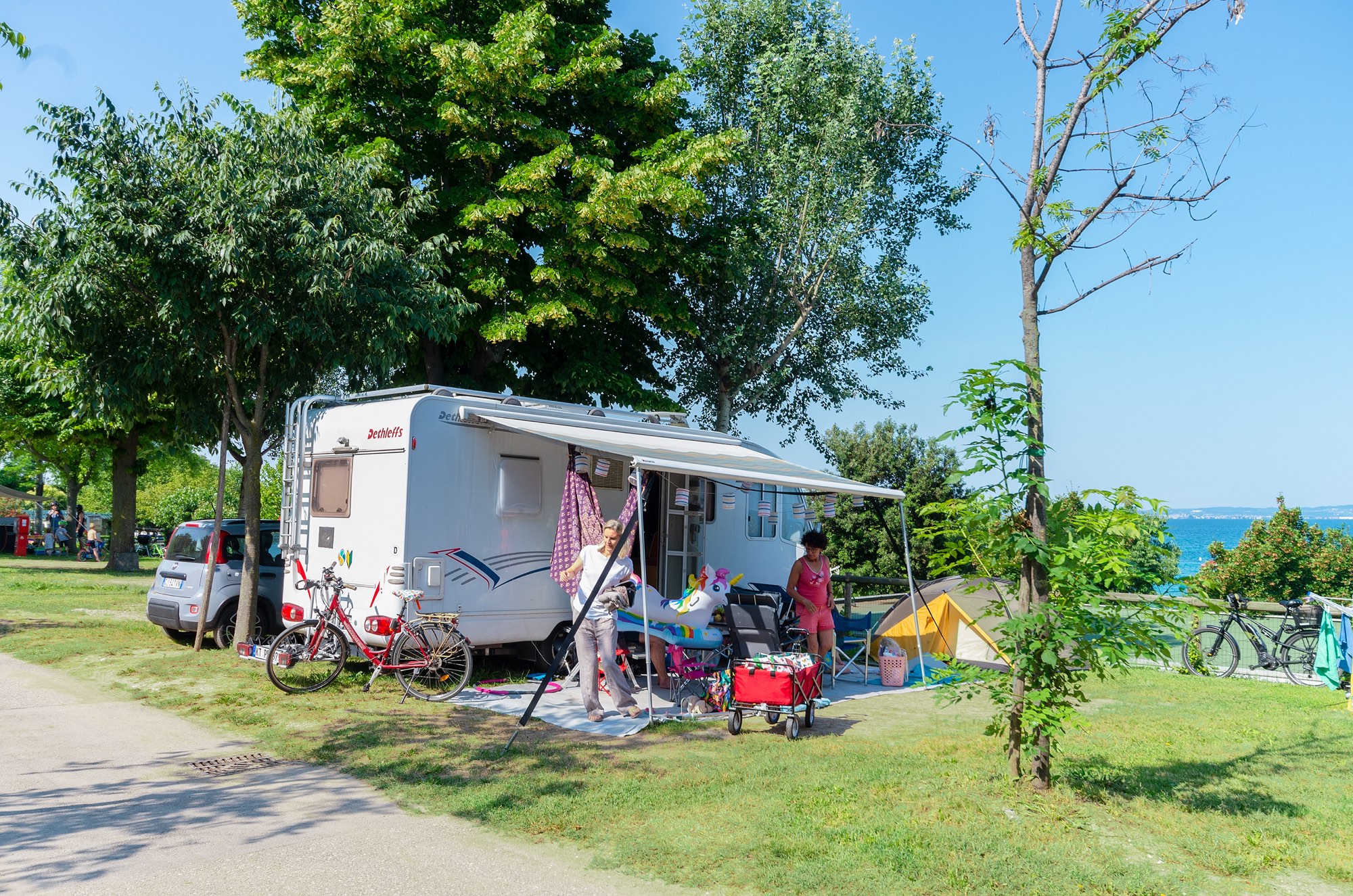 Vip-Lago Stellplätze Seeblick Gardasee | Spiaggia D'Oro Camping ...
